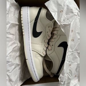 Air Jordan 1 Low 'Coconut Milk' – Size US 6.5 W